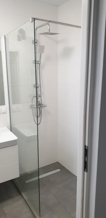 קילצה Apartament W Centrum Kielc Z Prywatnym Parkingiem מראה חיצוני תמונה